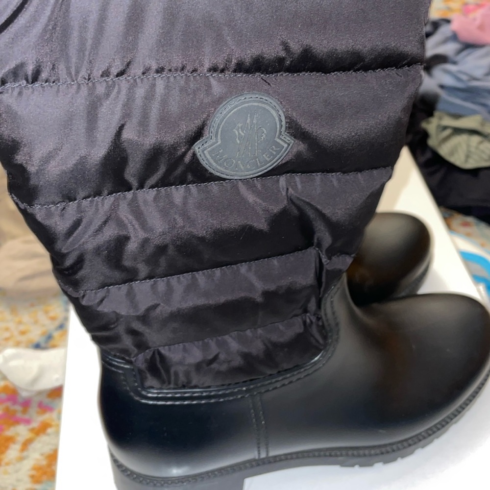 Moncler Ginette Stivale quilted boots excellent condition